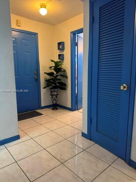 For Sale: $140,000 (1 beds, 1 baths, 898 Square Feet)