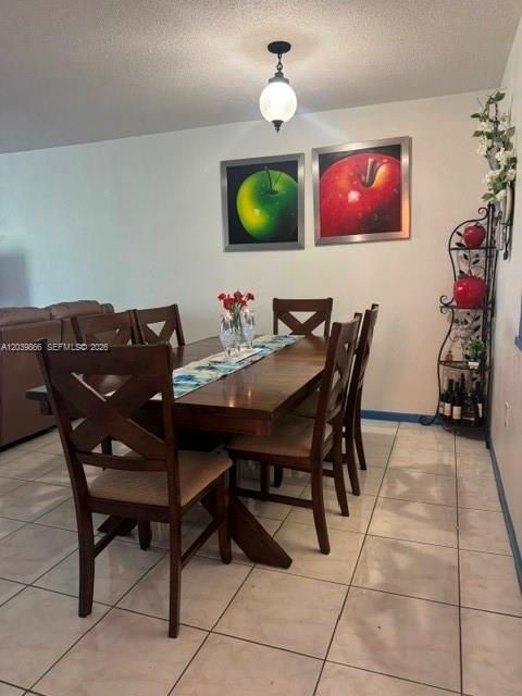 For Sale: $140,000 (1 beds, 1 baths, 898 Square Feet)