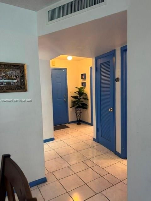 For Sale: $140,000 (1 beds, 1 baths, 898 Square Feet)