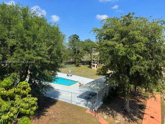For Sale: $140,000 (1 beds, 1 baths, 898 Square Feet)