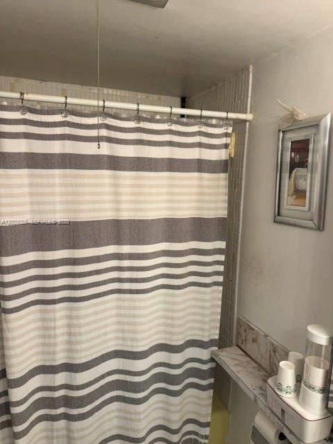 For Sale: $140,000 (1 beds, 1 baths, 898 Square Feet)