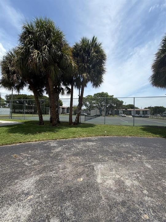 For Rent: $1,800 (1 beds, 1 baths, 670 Square Feet)