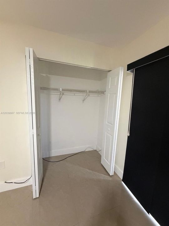 For Rent: $1,800 (1 beds, 1 baths, 670 Square Feet)