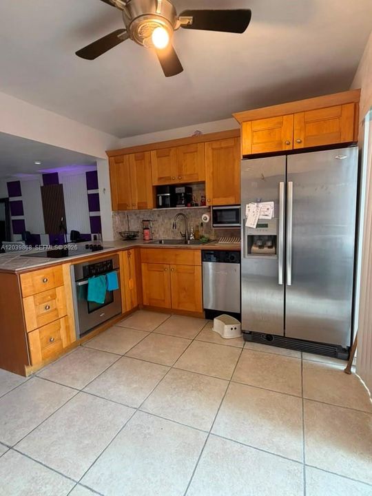 For Sale: $342,900 (2 beds, 1 baths, 914 Square Feet)