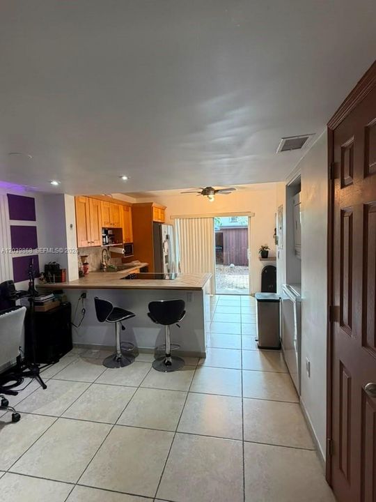 For Sale: $342,900 (2 beds, 1 baths, 914 Square Feet)