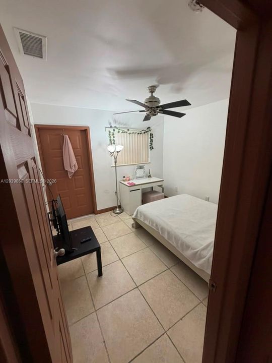 For Sale: $342,900 (2 beds, 1 baths, 914 Square Feet)
