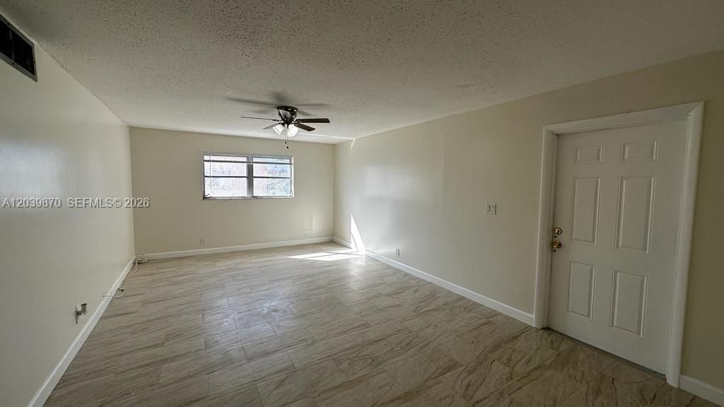 В аренду: $2,300 (3 спален, 2 ванн, 1150 Квадратных фут)
