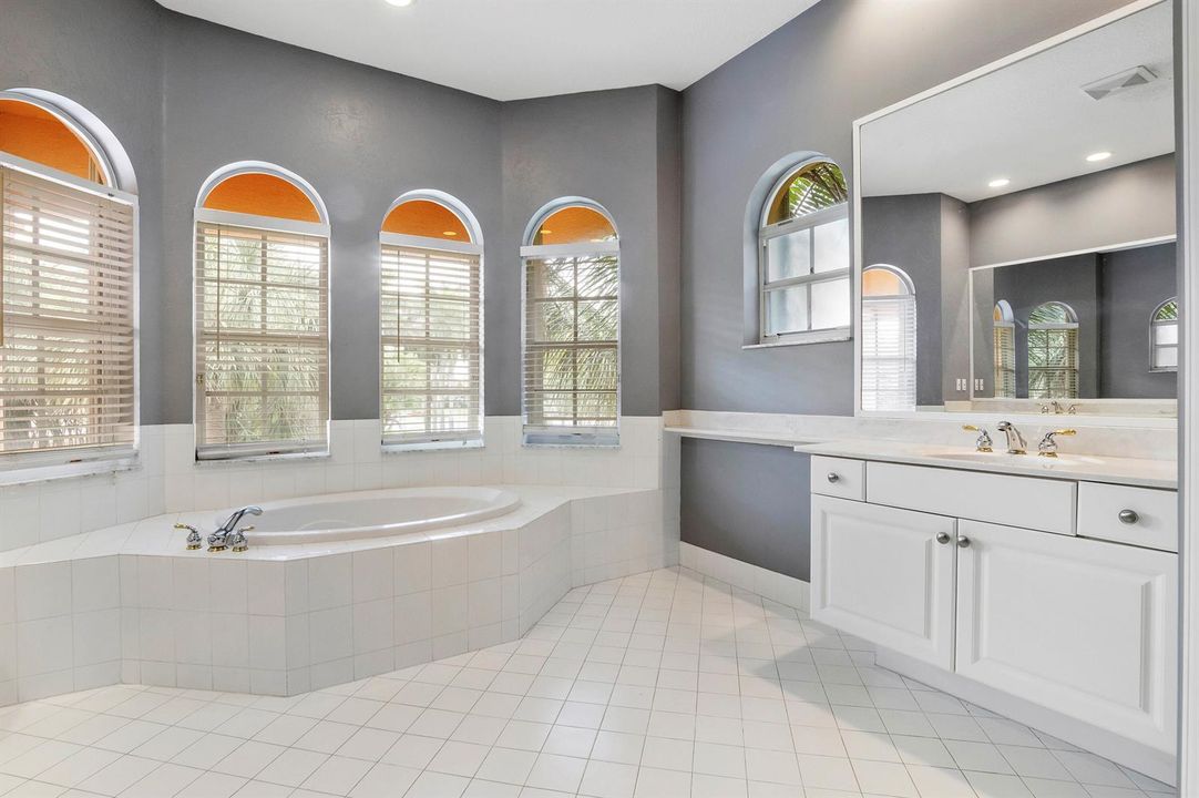 6370 Stonehurst Cir_059