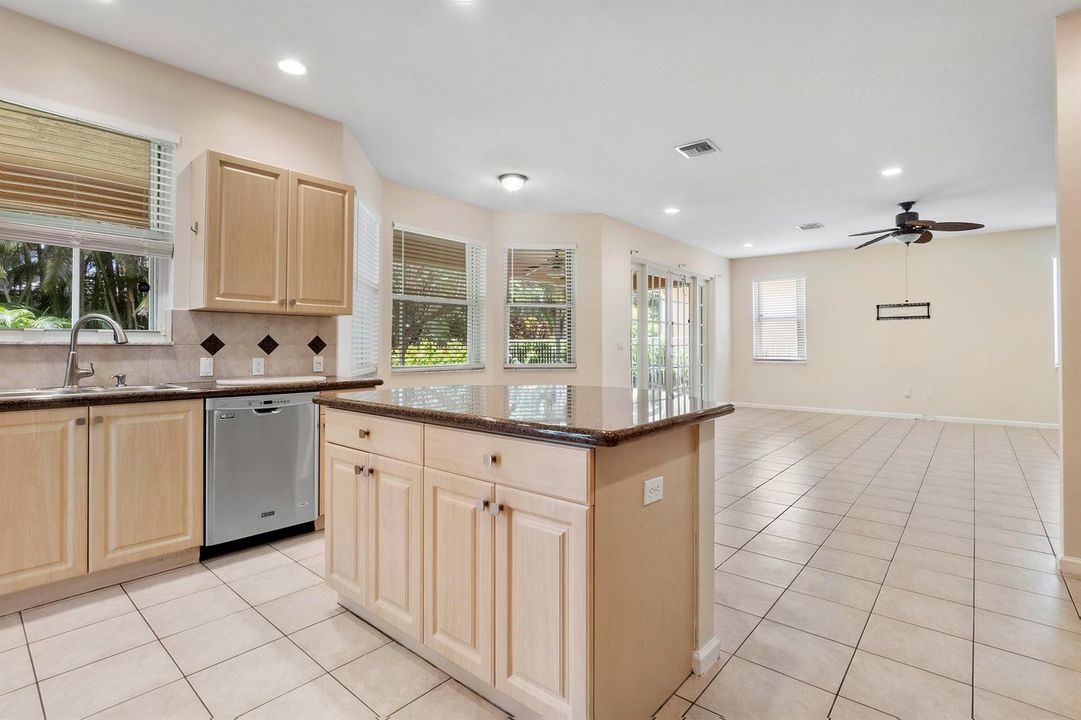 6370 Stonehurst Cir_020
