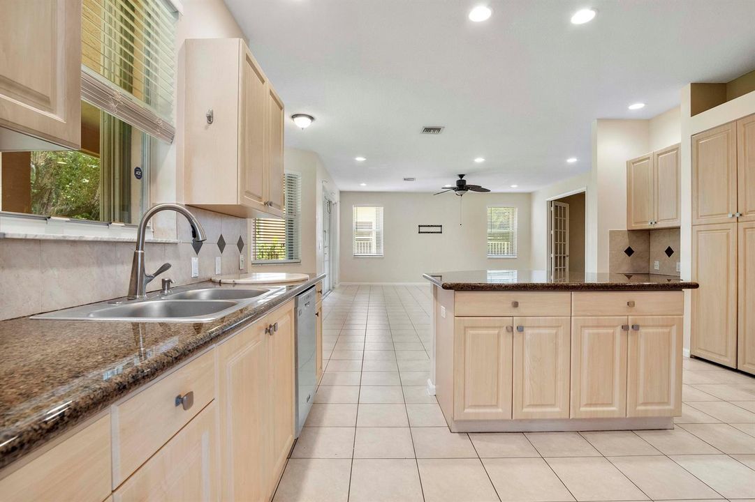 6370 Stonehurst Cir_015