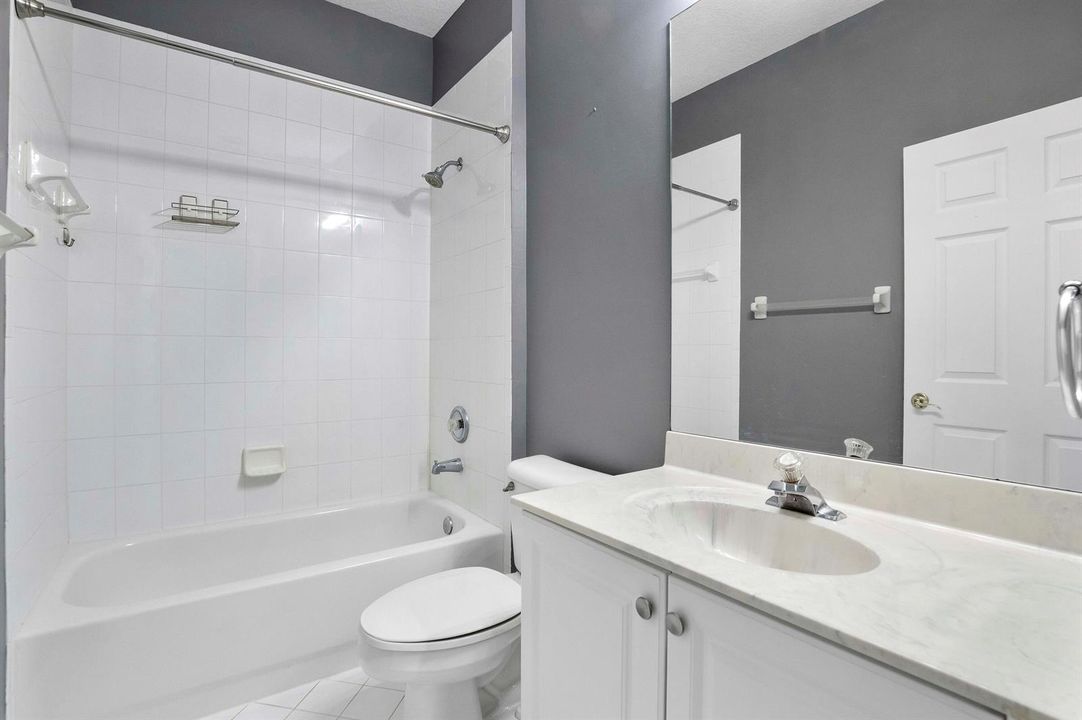 6370 Stonehurst Cir_035