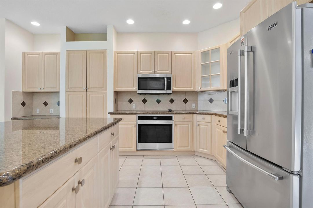 6370 Stonehurst Cir_022