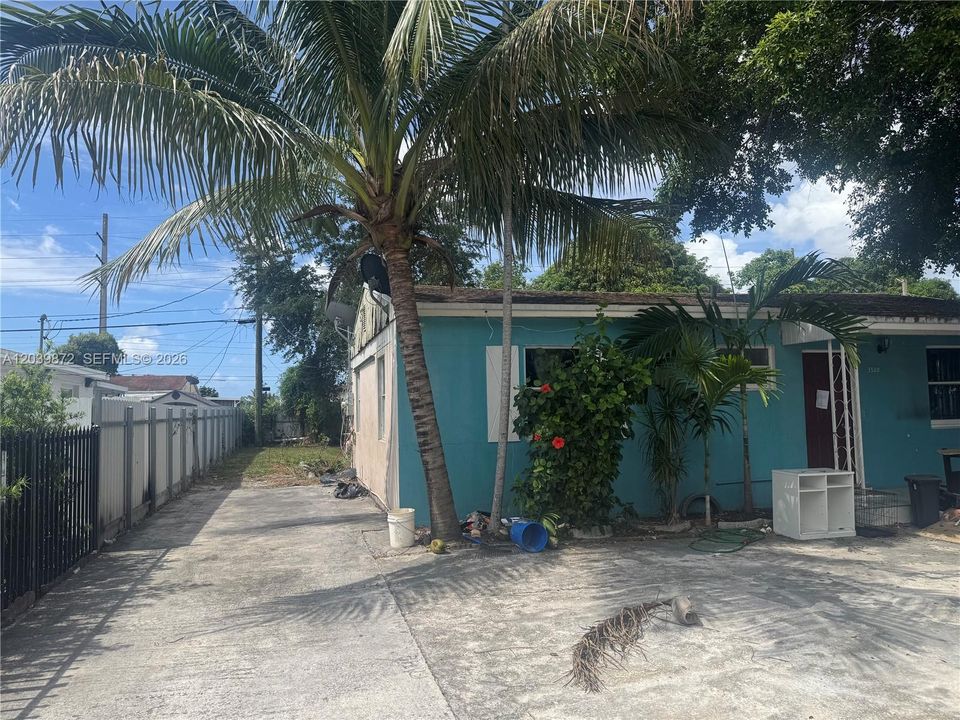 For Sale: $425,000 (3 beds, 1 baths, 950 Square Feet)