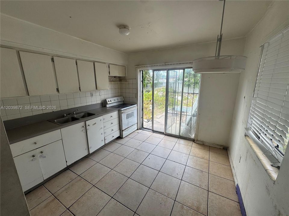 For Sale: $425,000 (3 beds, 1 baths, 950 Square Feet)