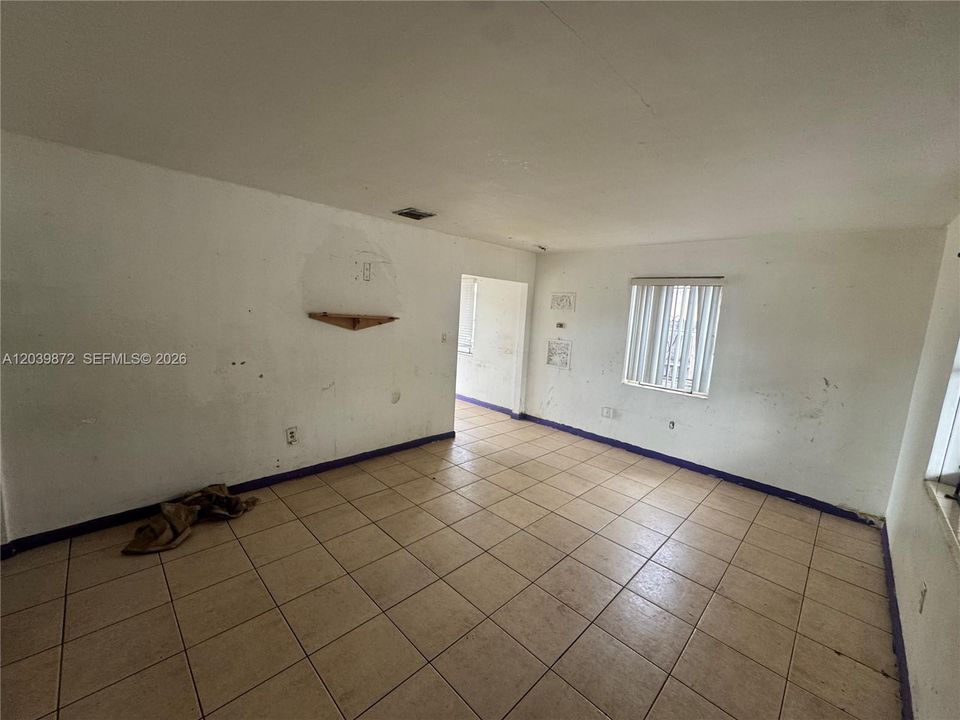 For Sale: $425,000 (3 beds, 1 baths, 950 Square Feet)