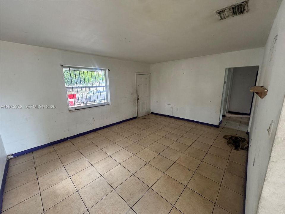 For Sale: $425,000 (3 beds, 1 baths, 950 Square Feet)
