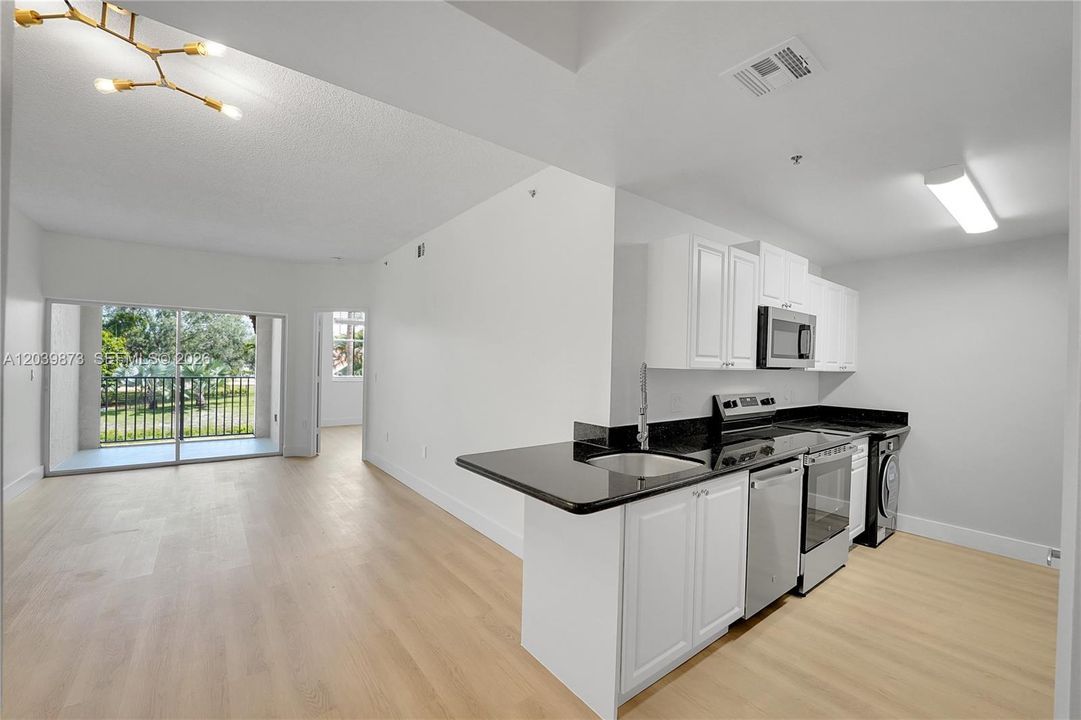 For Sale: $324,500 (3 beds, 2 baths, 1113 Square Feet)