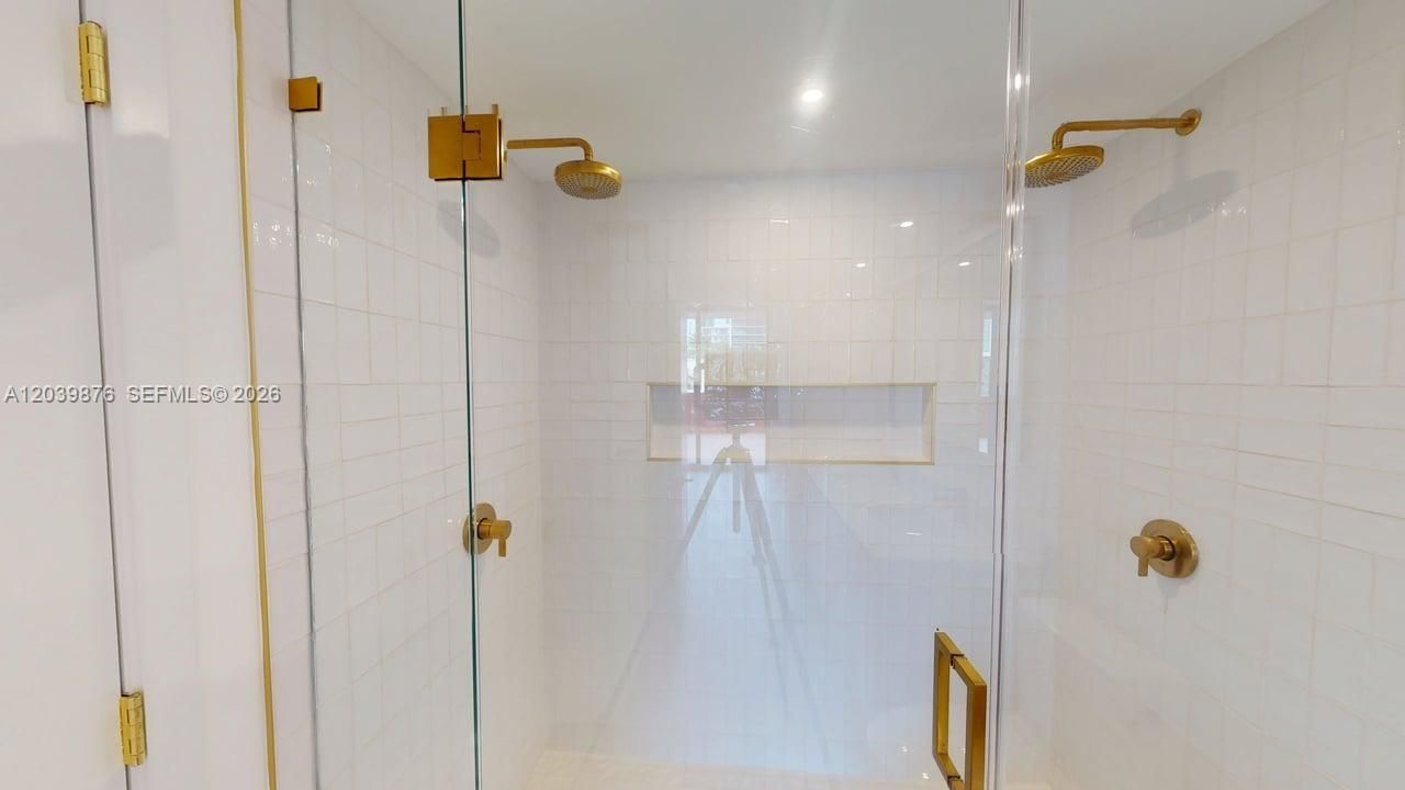 В аренду: $4,300 (1 спален, 1 ванн, 598 Квадратных фут)