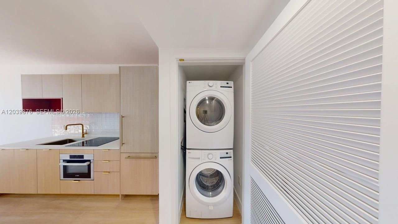 В аренду: $4,300 (1 спален, 1 ванн, 598 Квадратных фут)