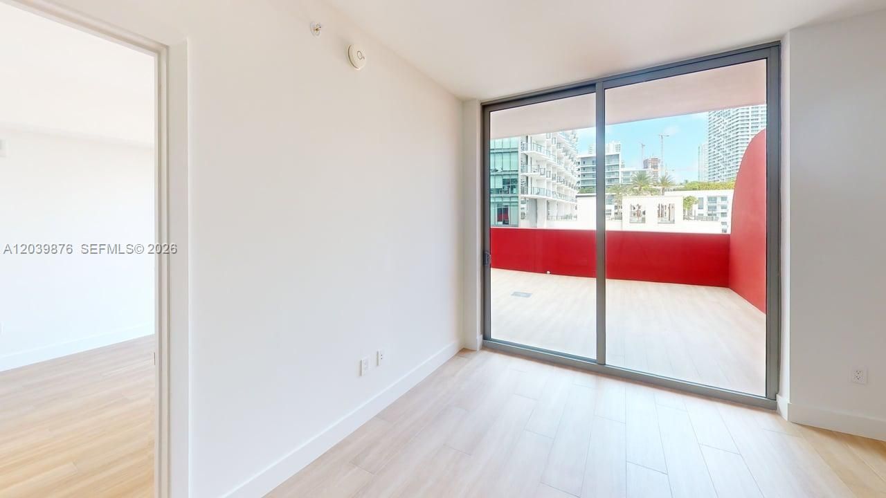 В аренду: $4,300 (1 спален, 1 ванн, 598 Квадратных фут)