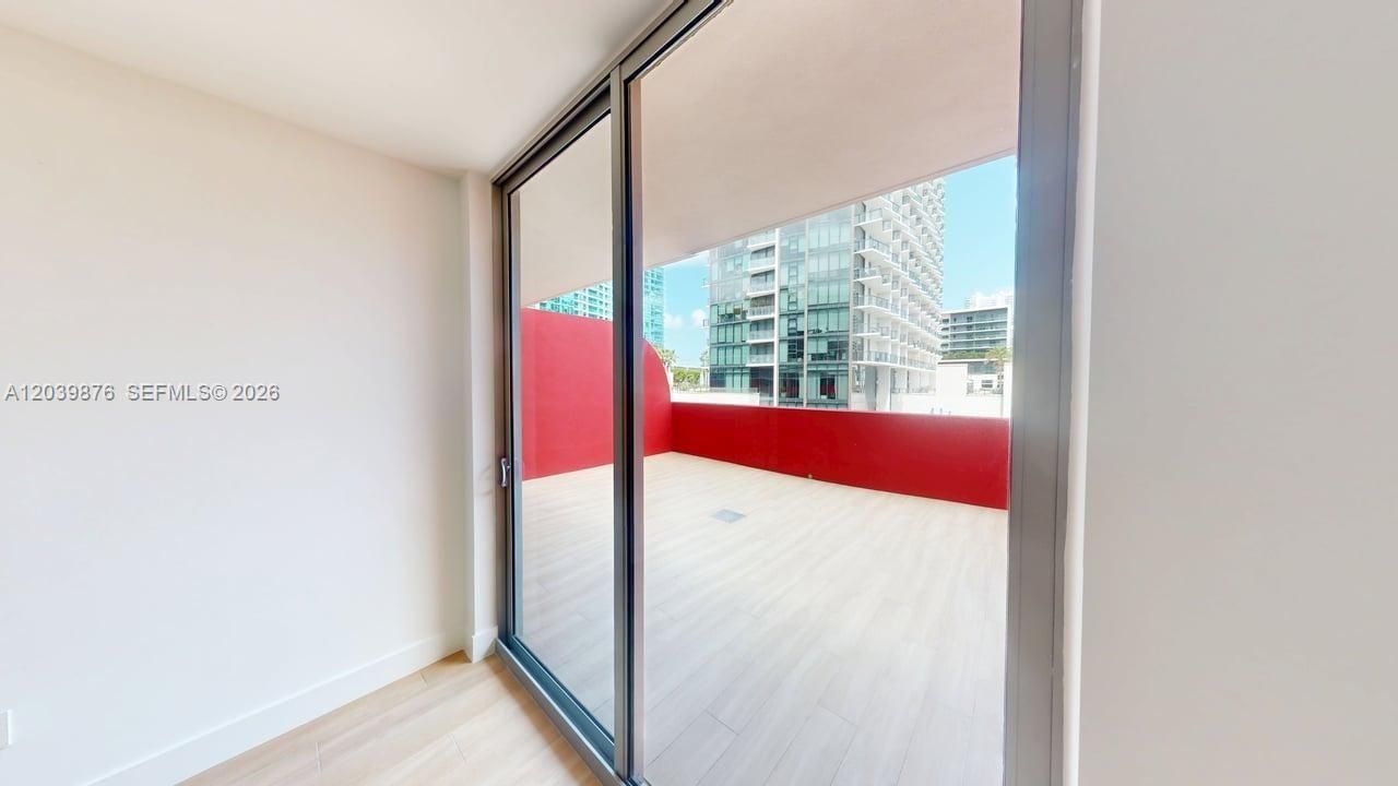 В аренду: $4,300 (1 спален, 1 ванн, 598 Квадратных фут)