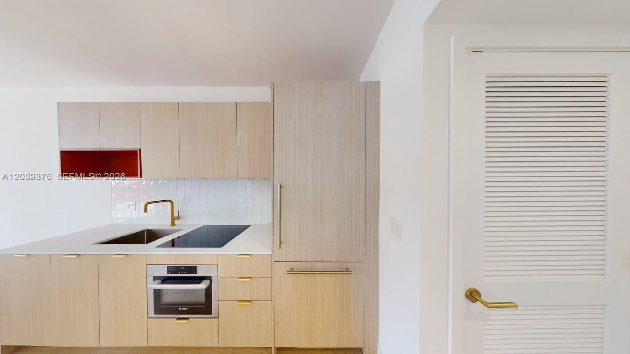 В аренду: $4,300 (1 спален, 1 ванн, 598 Квадратных фут)