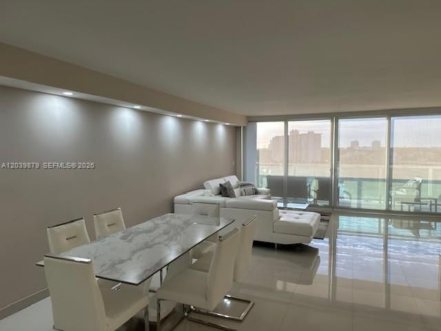 В аренду: $4,000 (2 спален, 2 ванн, 1521 Квадратных фут)