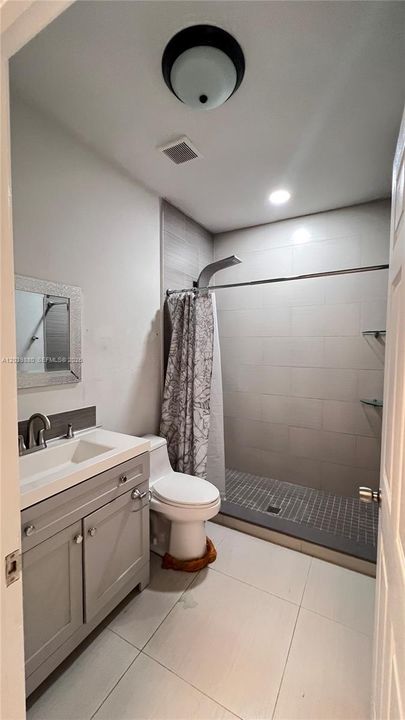 For Rent: $1,800 (1 beds, 1 baths, 2440 Square Feet)