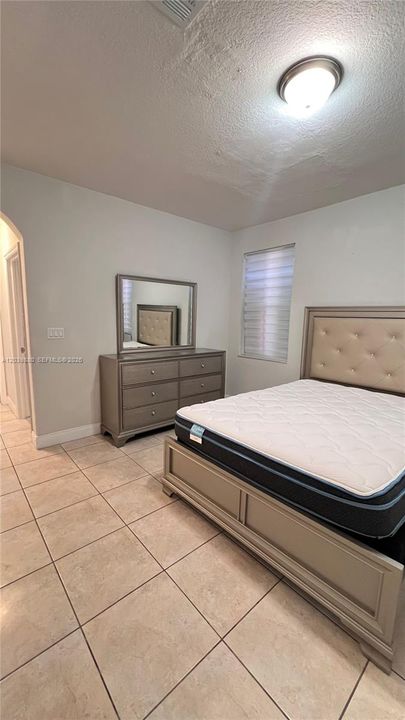 For Rent: $1,800 (1 beds, 1 baths, 2440 Square Feet)