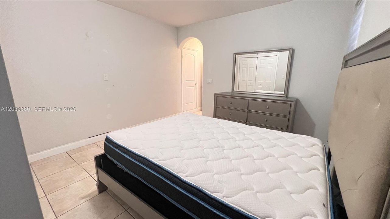 For Rent: $1,800 (1 beds, 1 baths, 2440 Square Feet)