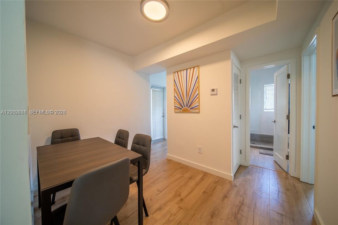 For Rent: $2,750 (1 beds, 1 baths, 712 Square Feet)