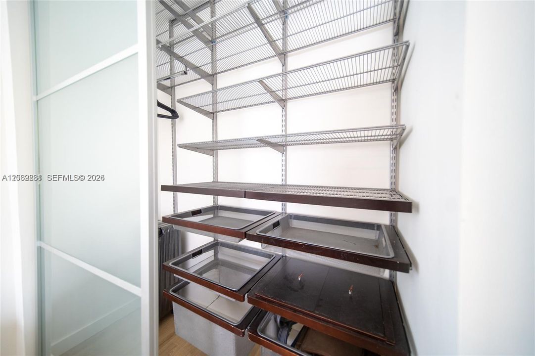 For Rent: $2,750 (1 beds, 1 baths, 712 Square Feet)
