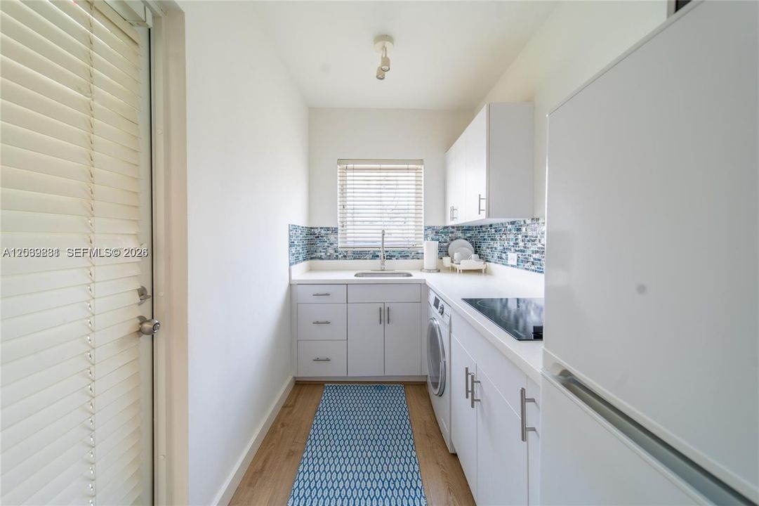 For Rent: $2,750 (1 beds, 1 baths, 712 Square Feet)