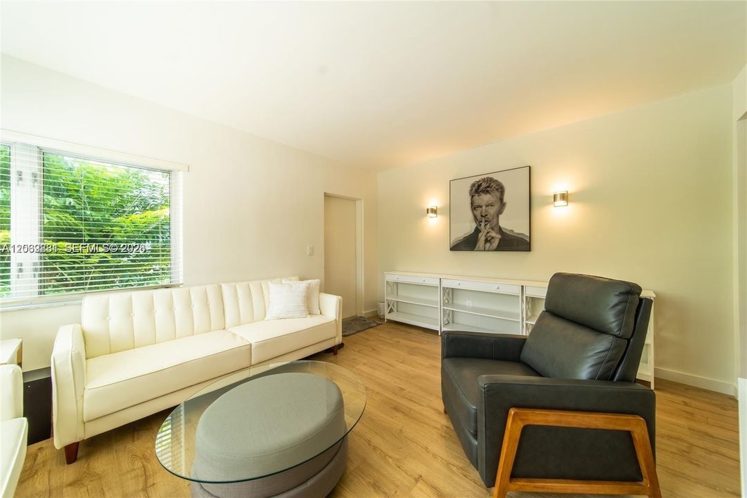 For Rent: $2,750 (1 beds, 1 baths, 712 Square Feet)