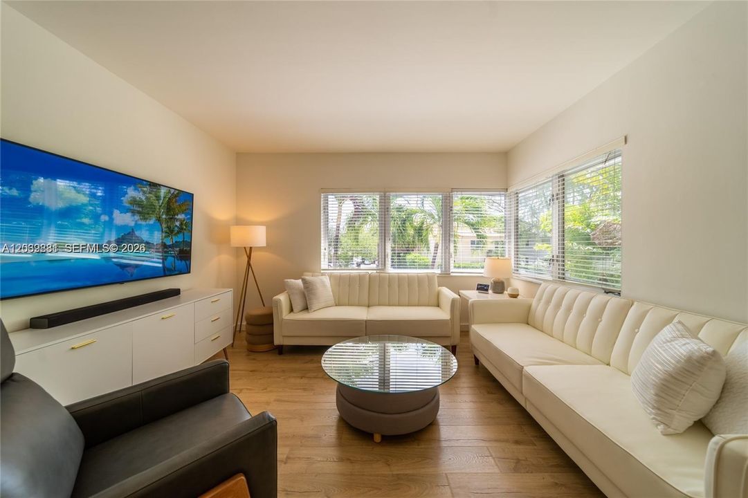 For Rent: $2,750 (1 beds, 1 baths, 712 Square Feet)