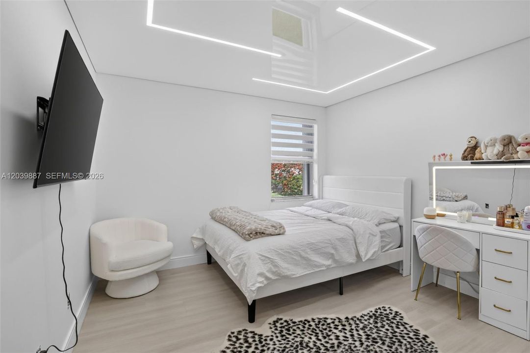 For Sale: $897,000 (4 beds, 2 baths, 2091 Square Feet)