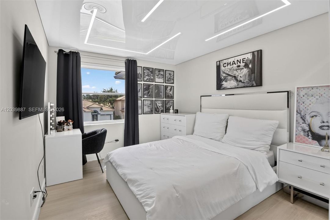 For Sale: $897,000 (4 beds, 2 baths, 2091 Square Feet)