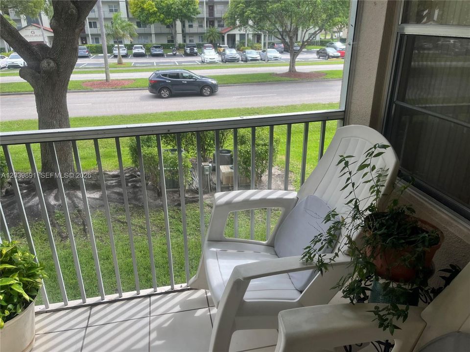 For Sale: $195,000 (2 beds, 1 baths, 1020 Square Feet)