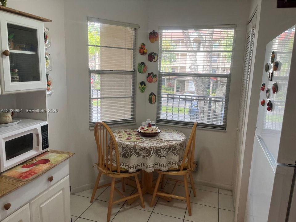For Sale: $195,000 (2 beds, 1 baths, 1020 Square Feet)