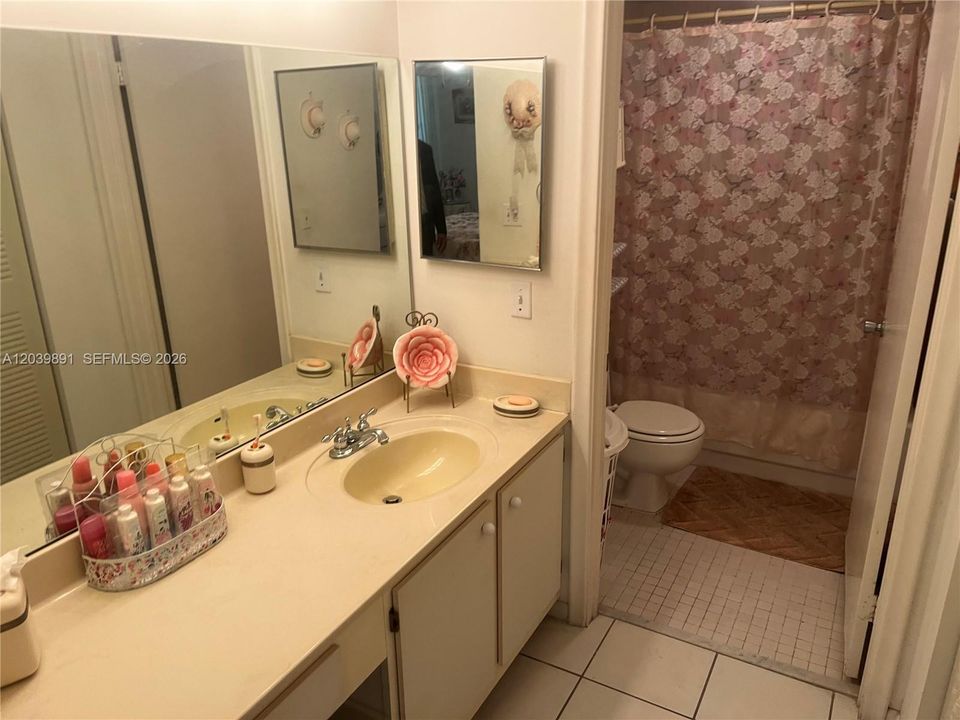 For Sale: $195,000 (2 beds, 1 baths, 1020 Square Feet)
