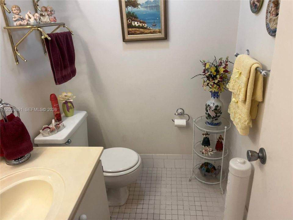For Sale: $195,000 (2 beds, 1 baths, 1020 Square Feet)