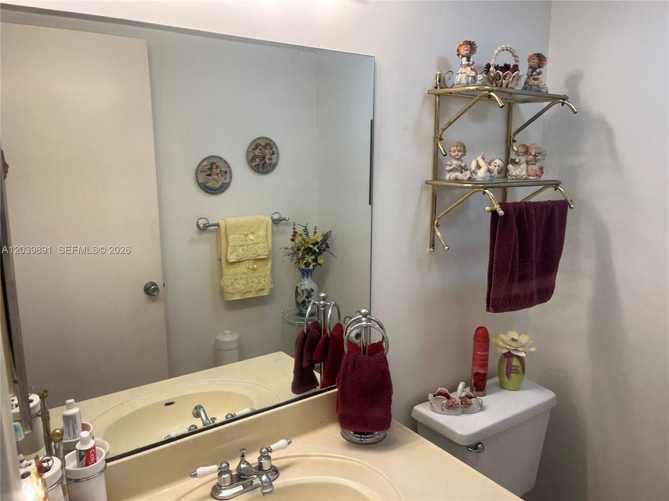 For Sale: $195,000 (2 beds, 1 baths, 1020 Square Feet)