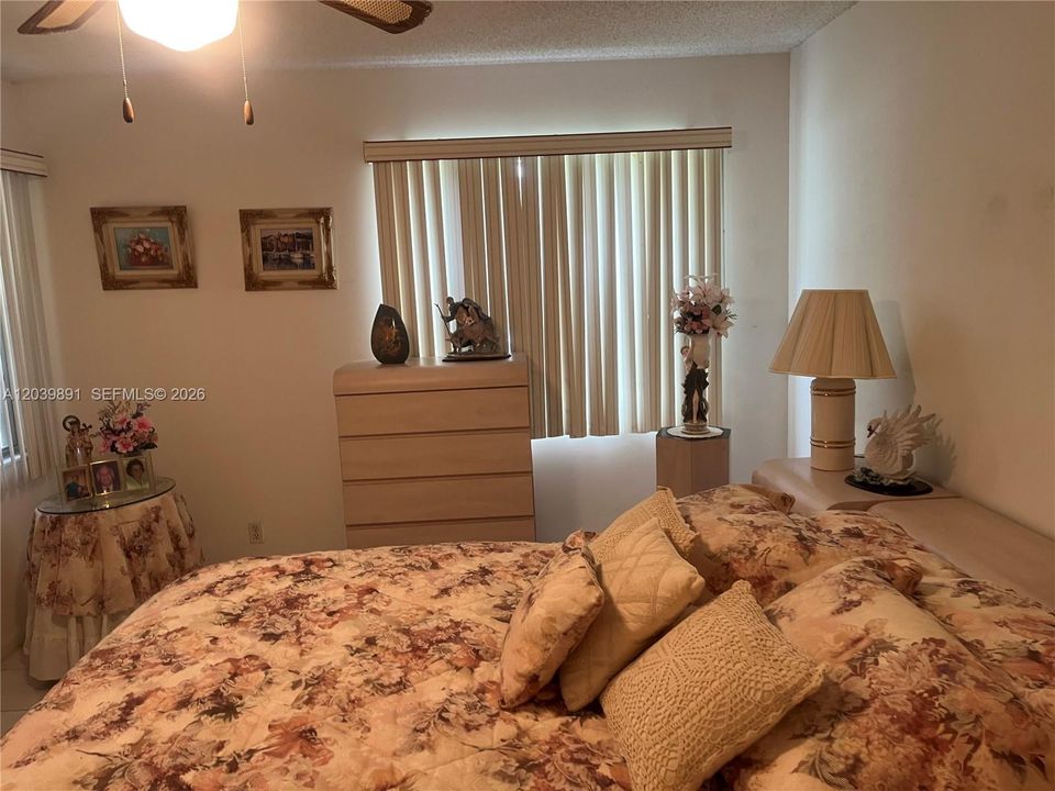For Sale: $195,000 (2 beds, 1 baths, 1020 Square Feet)
