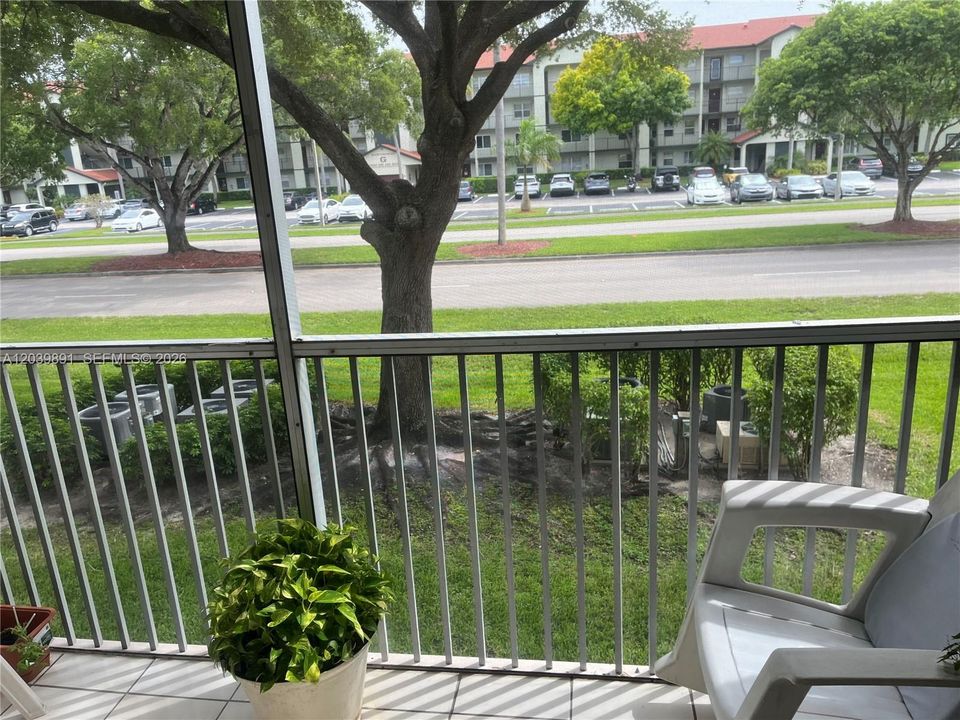 For Sale: $195,000 (2 beds, 1 baths, 1020 Square Feet)