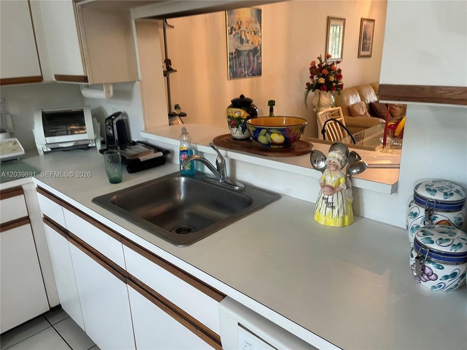For Sale: $195,000 (2 beds, 1 baths, 1020 Square Feet)