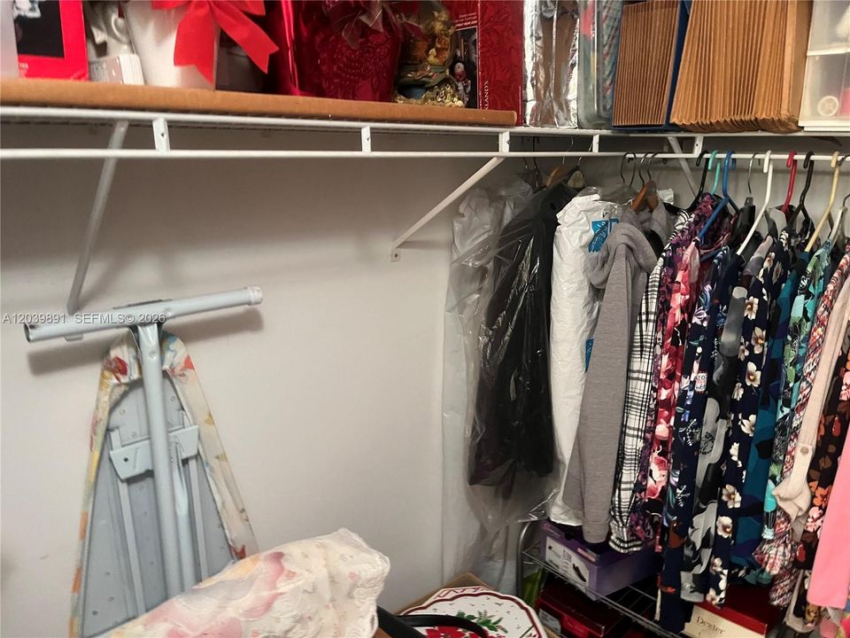 For Sale: $195,000 (2 beds, 1 baths, 1020 Square Feet)