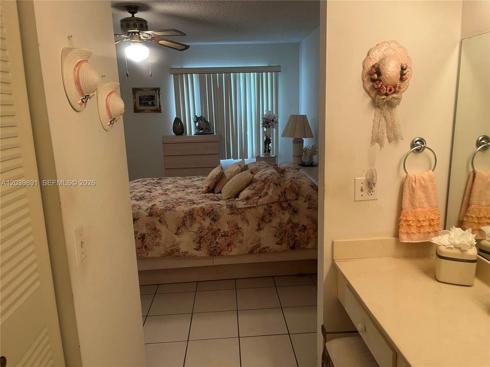 For Sale: $195,000 (2 beds, 1 baths, 1020 Square Feet)
