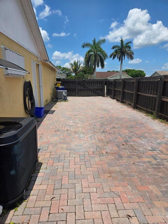 Side pavered driveway