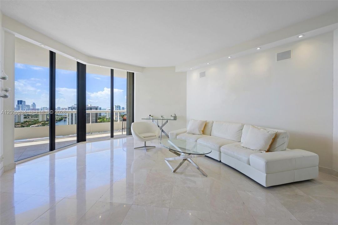 For Rent: $5,500 (2 beds, 2 baths, 1647 Square Feet)