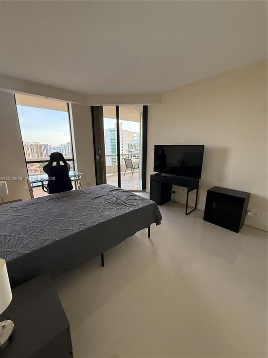 For Rent: $5,500 (2 beds, 2 baths, 1647 Square Feet)